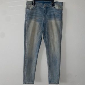 Juicy couture skinny jeans with silver on the side of the legs